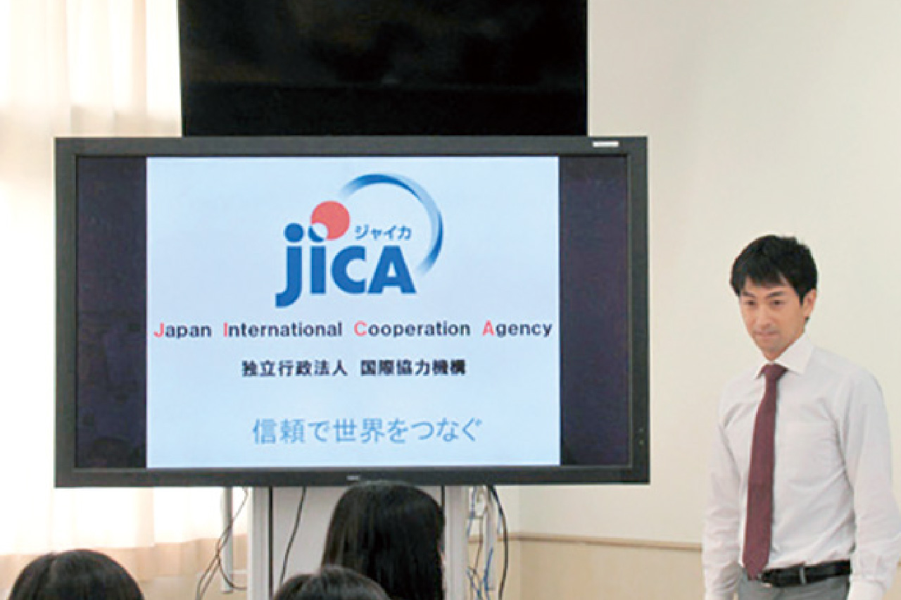 日本赤十字社やJICA群馬デスクによるワークショップの実施